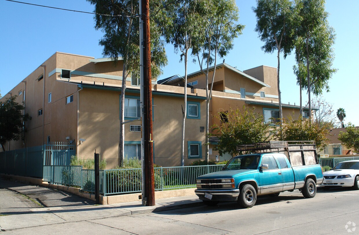 Garden Villas Apartments in North Hollywood, CA