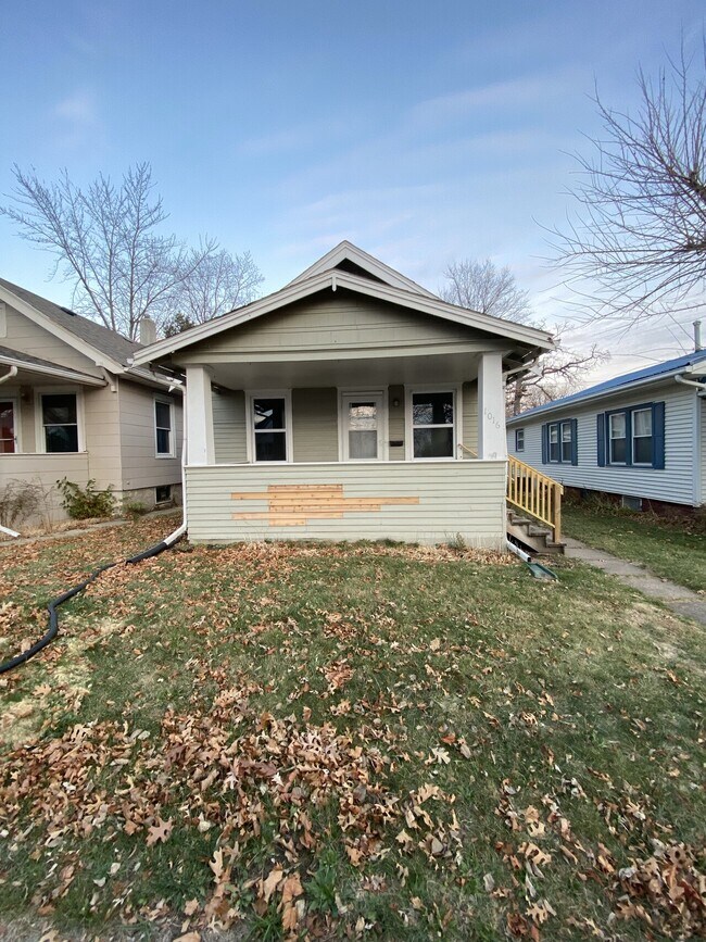 Building Photo - 1016 Center Point Road NE