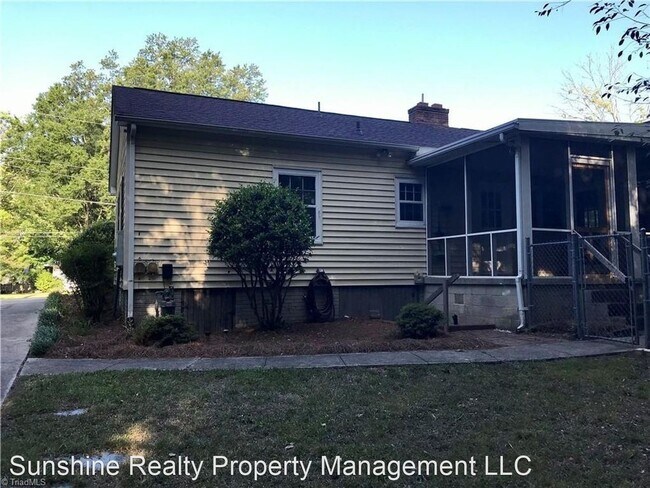 Building Photo - 3 br, 1.5 bath House - 1408 Wendover Dr