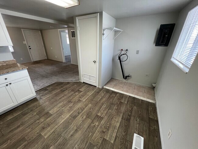 Building Photo - Two-Bedroom in Salt Lake City!