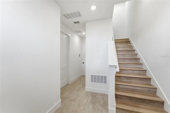 Foto del edificio - 15058 Grv Lk Dr