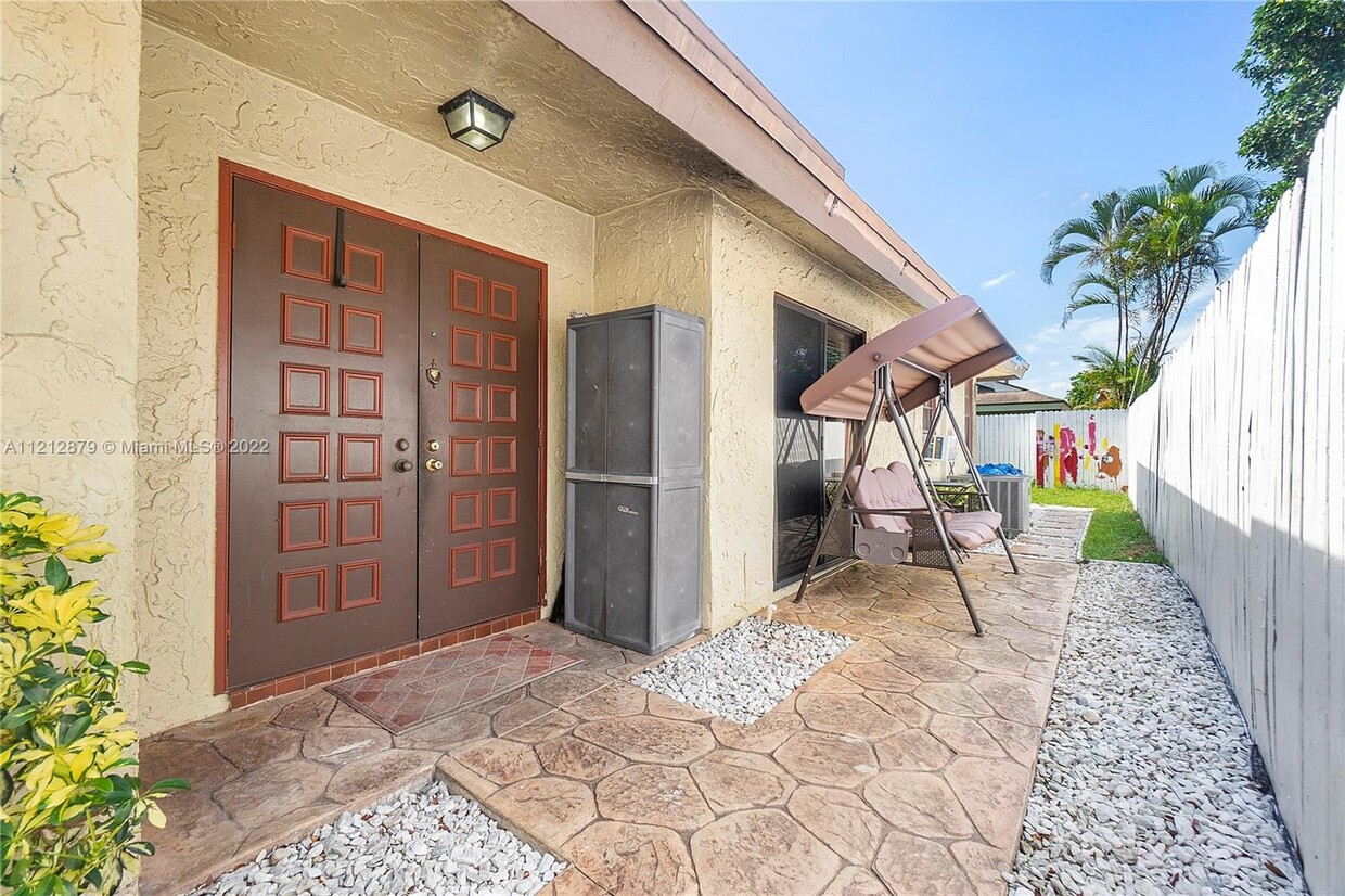 Primary Photo - 7433 SW 13th St