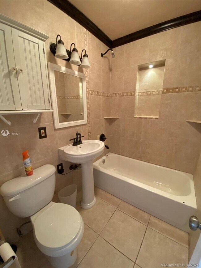 Foto del edificio - 1601 NE 48th St