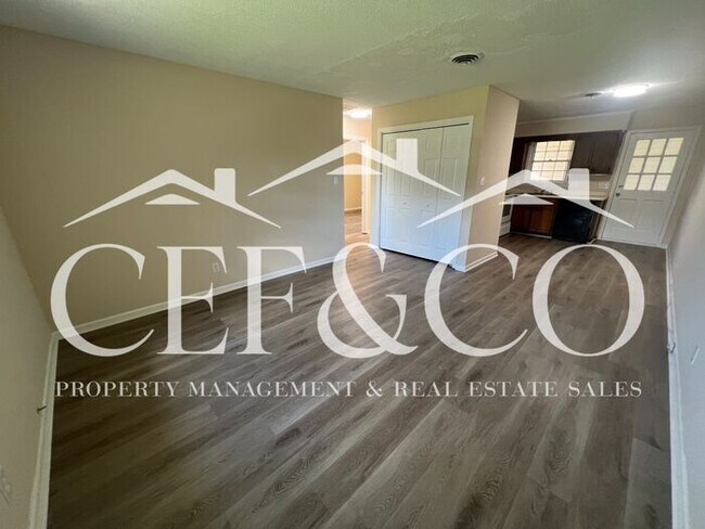 Foto del edificio - Adorable 2 bedroom 1 bathroom duplex now available in Inman!