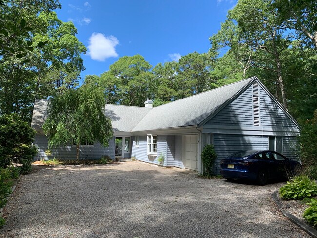 Foto del edificio - 158 Coonamessett Cir