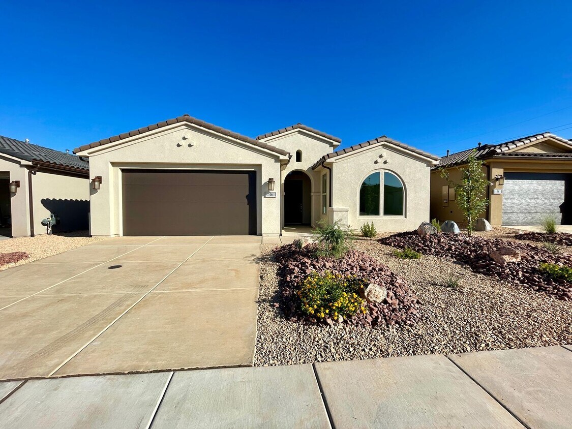 Foto principal - Lovely Three Bedroom Home in Brio