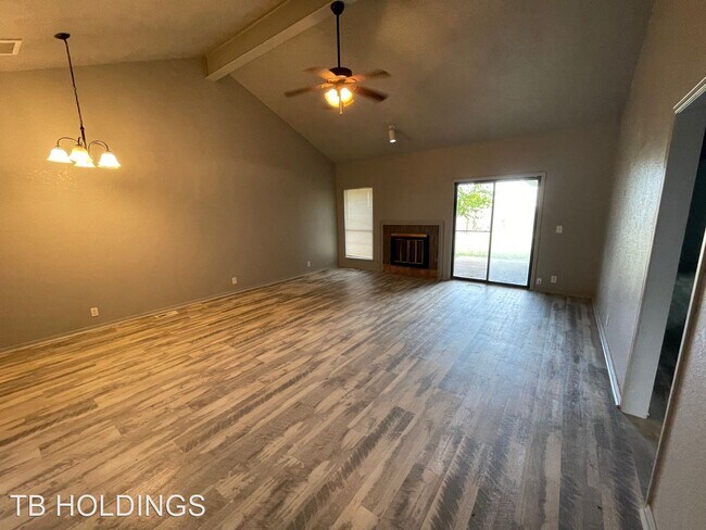 Building Photo - 2 br, 2 bath House - 601 NW 121st Terr.
