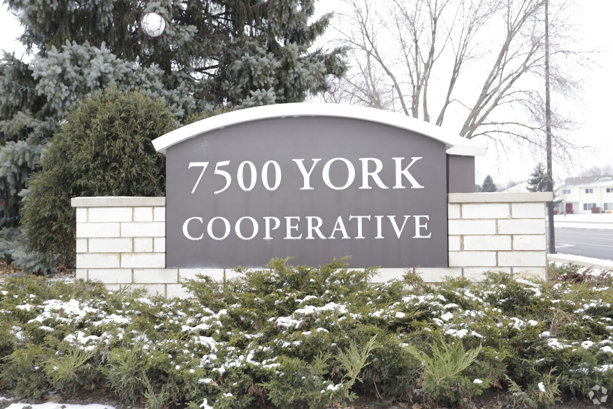 7500 York Apartments at 7500 York Ave S Edina, MN
