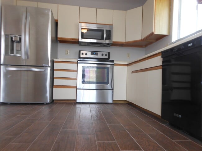 Building Photo - 4127 Lake Mist Dr NW