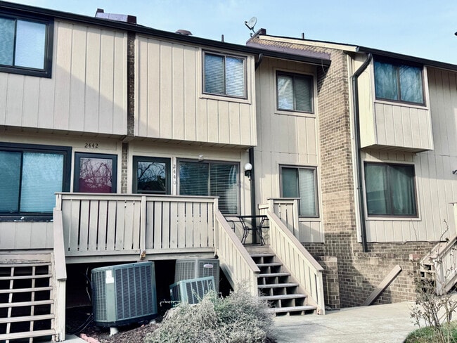 Photo - 2440 Glengyle Dr Townhome