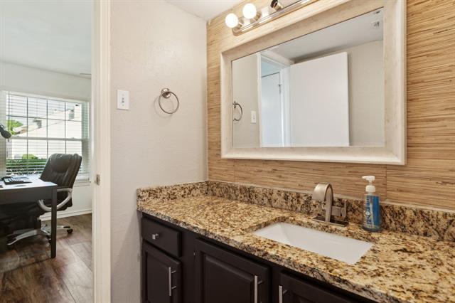 Foto del edificio - 724 Creekwood Ct