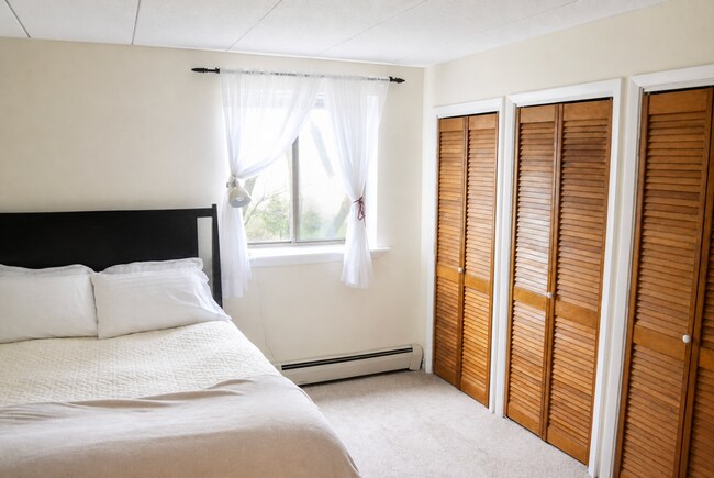 Foto del edificio - Charming 1-Bedroom Condo Near Medford Square