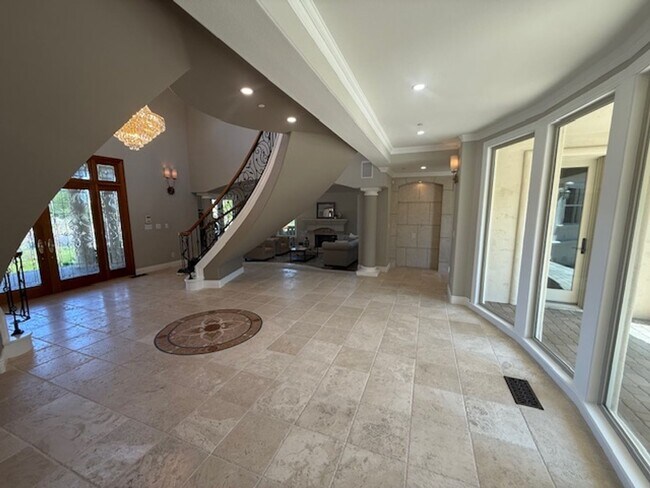 Foto del edificio - Luxury Two-Story 4BD/4.5BA Home, Located i...