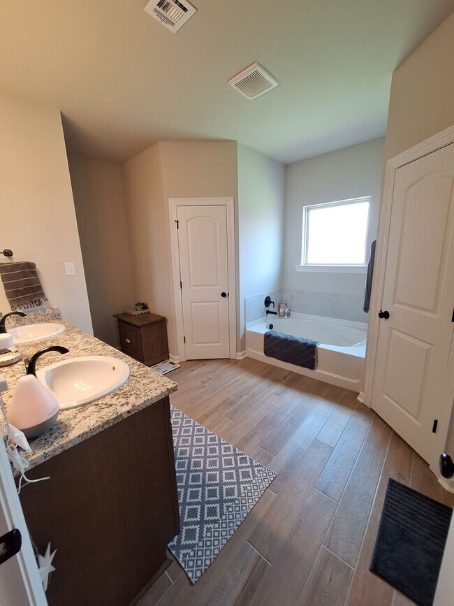 Foto del edificio - Beautiful home in Legacy Point