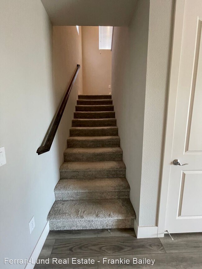Building Photo - 3 br, 2.5 bath House - 2127 Roaring Fork