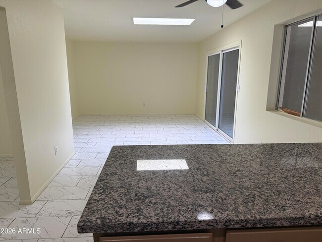 Building Photo - 4731 W Paradise Ln