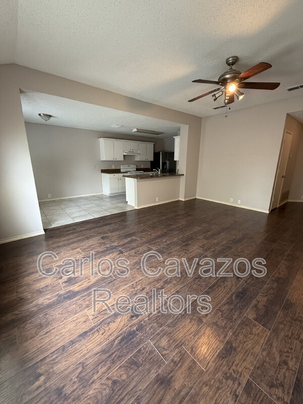 Foto del edificio - 1013 Springcreek Dr