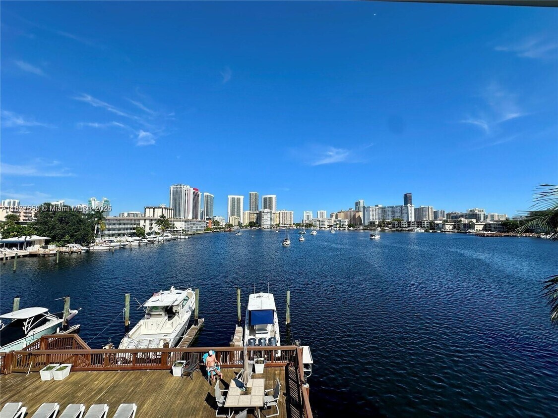 Foto principal - 462 Golden Isles Dr