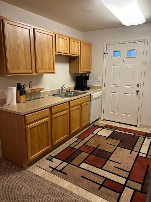 Foto principal - Move-In Ready 2BR/2BA Condo – Fully Furnis...