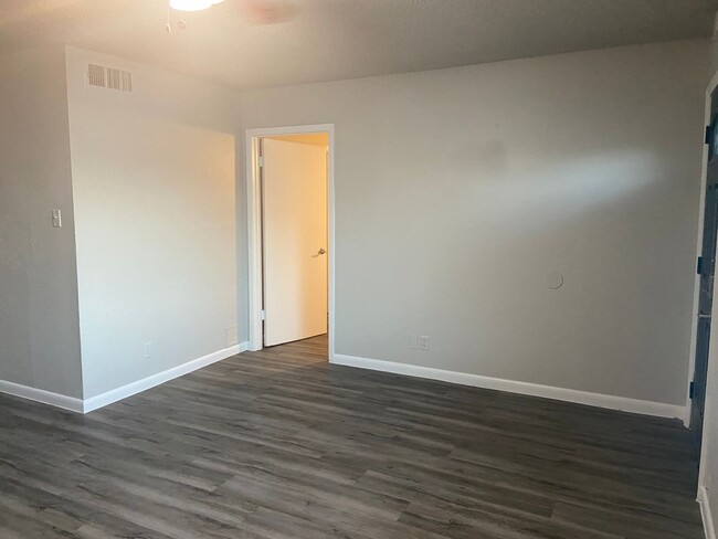 Foto del edificio - 2Bed/2Bath Condo in Travis Heights