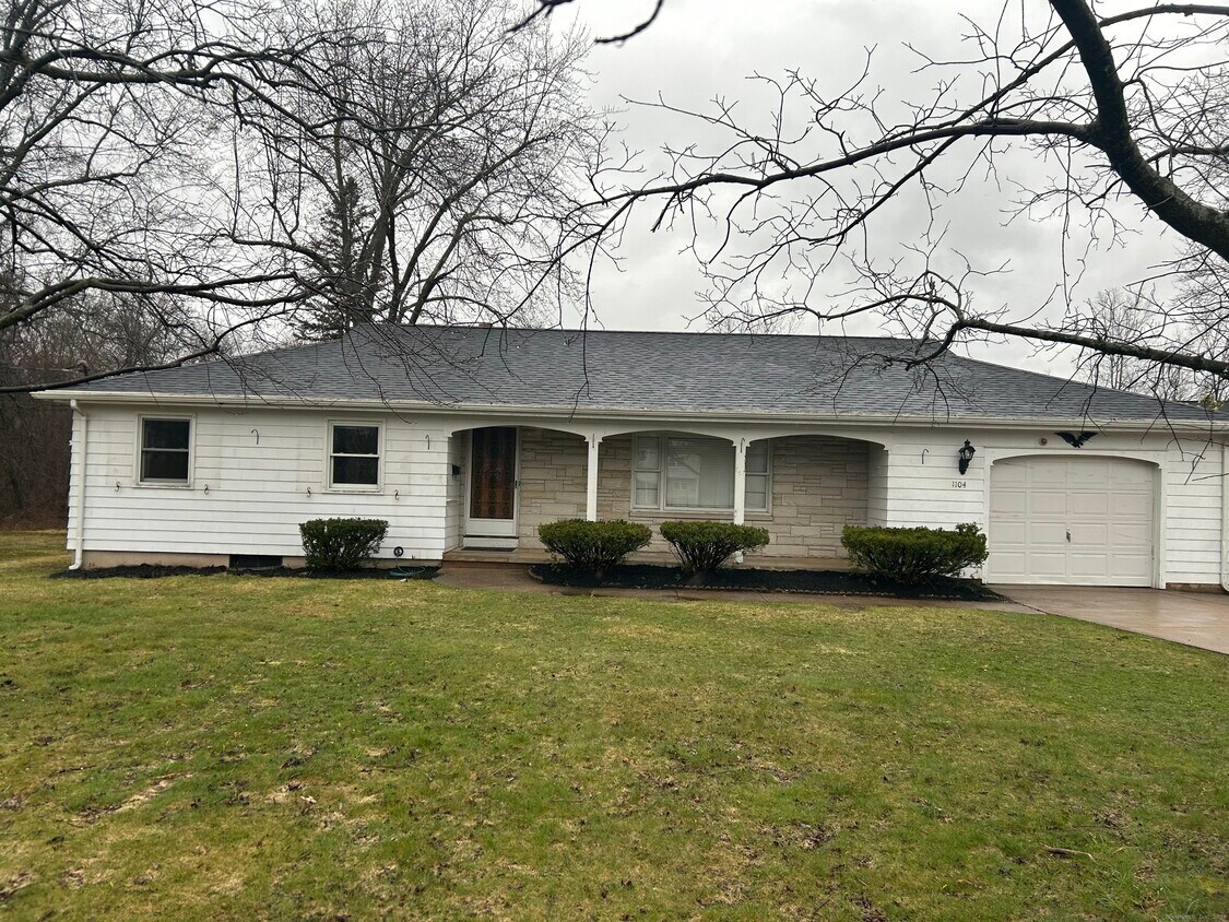 Primary Photo - 1104 S Main St