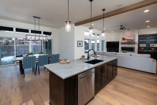 Building Photo - Custom 4 Bed Home in Shevlin West