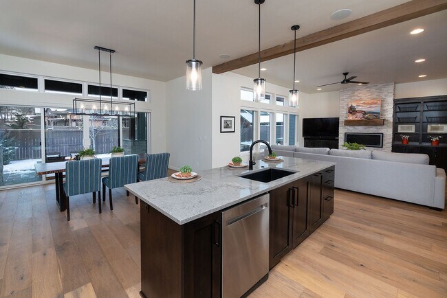 Foto del edificio - Custom 4 Bed Home in Shevlin West