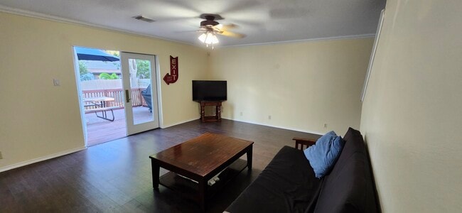 Main living room - 9514 Winding Elm Pl
