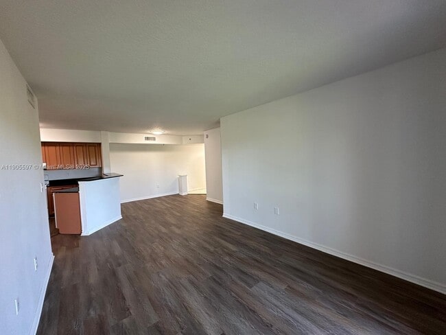 Foto del edificio - 17602 NW 25th Ave