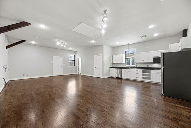 Foto del edificio - 633 E 11th St