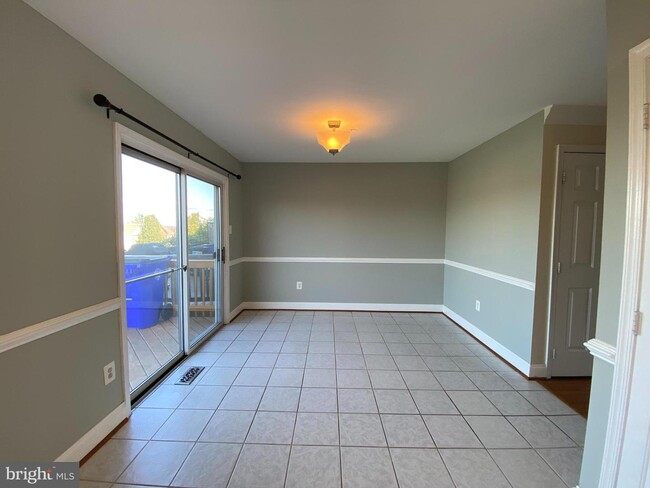 Foto del edificio - 6336 Towncrest Ct