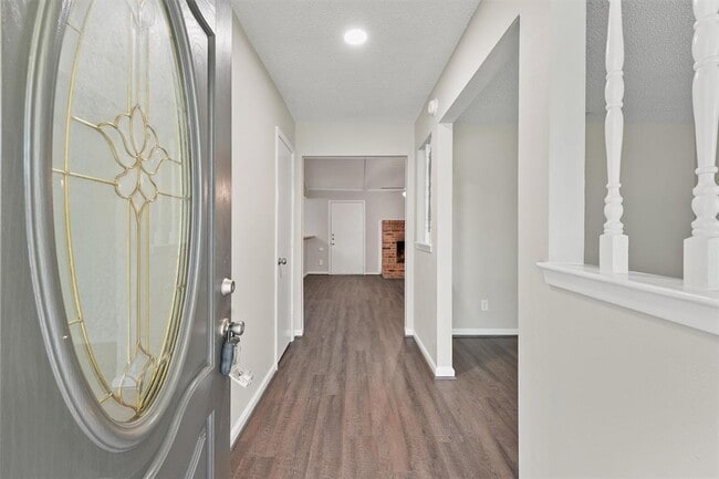 Building Photo - 7103 Foxway Ln