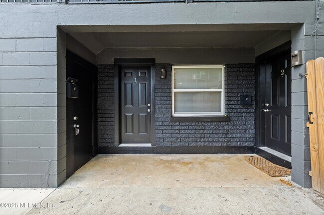 Building Photo - 231 E 16th St