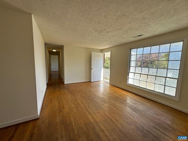 Building Photo - 1105 River Ct