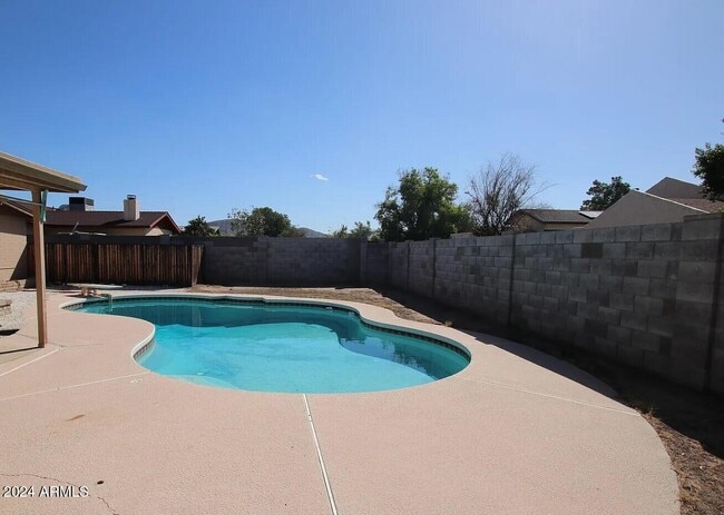 Building Photo - 3017 W Sunnyside Dr