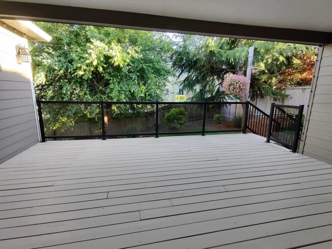 Building Photo - 1292 E Lucas St