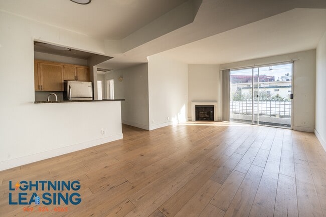 Building Photo - 886 Palm Ave