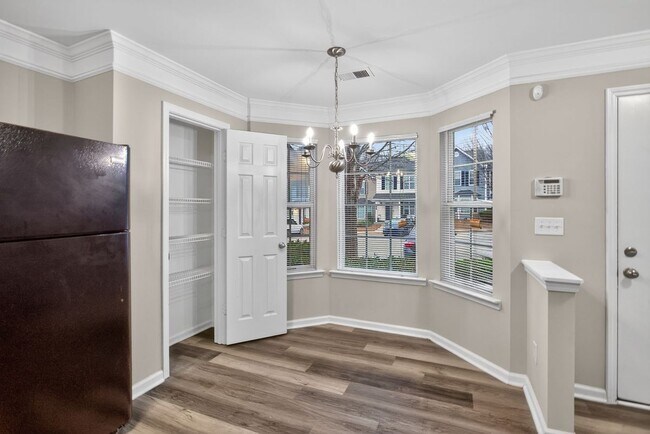 Foto del edificio - 837 Crestwell Cir