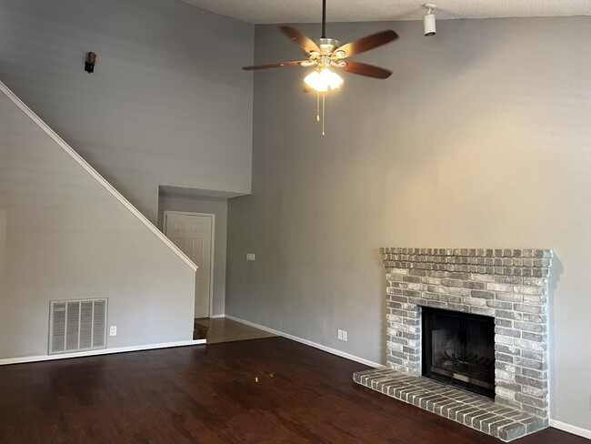 Natural fireplace - 12132 Vista Nogal