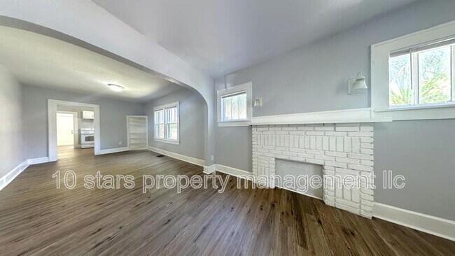 Foto del edificio - 1827 Quincy St S