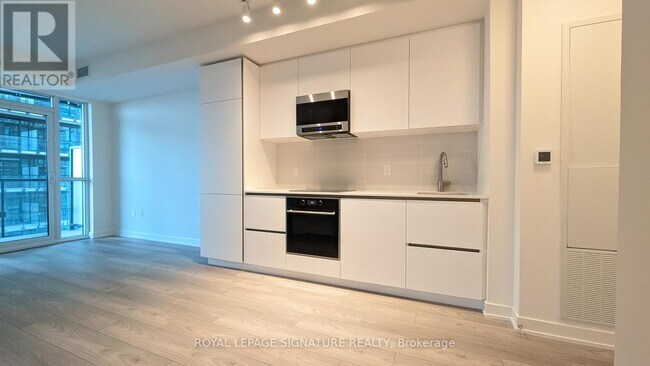 Photo du bâtiment - 120 Broadway Ave