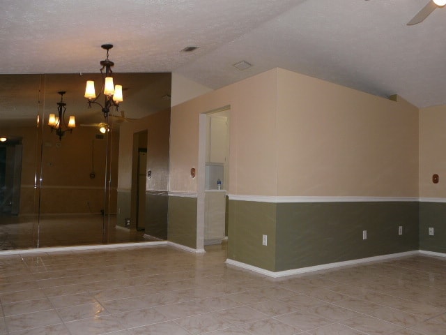 Foto del edificio - 3208 Russett Dr