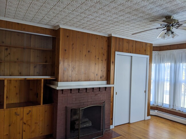 Bedroom Book Shelves & Closet - 13 North Ave