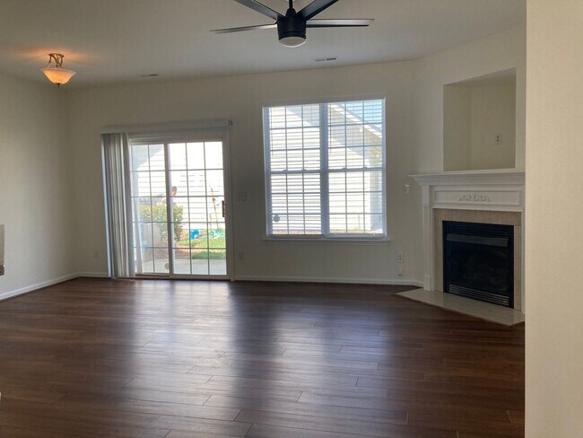 Foto del edificio - 1172 Drummond Ln