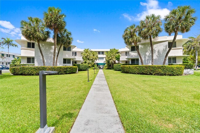 Foto del edificio - 10190 Collins Ave