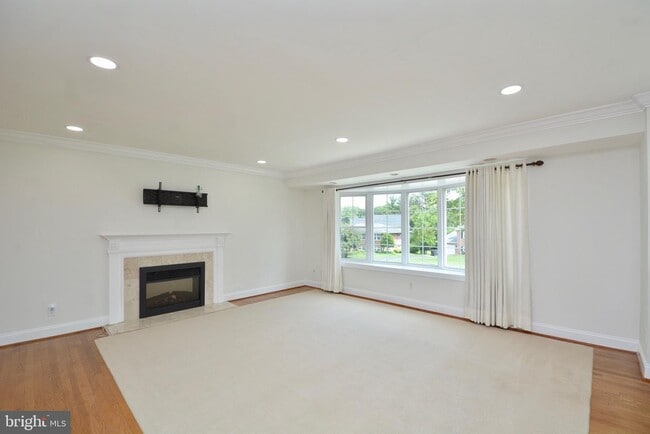 Building Photo - 6509 Divine St