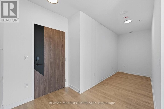 Building Photo - 1037 The Queensway