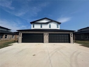 Building Photo - 621 Cosmos St