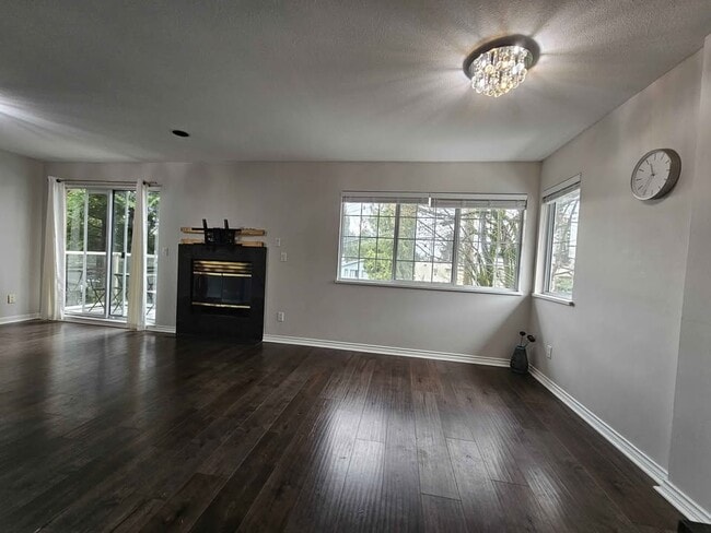 Photo du bâtiment - 1318 Ross Rd