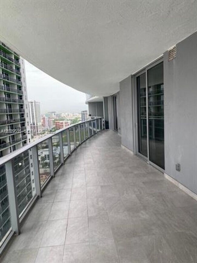 Foto del edificio - 488 NE 18th St